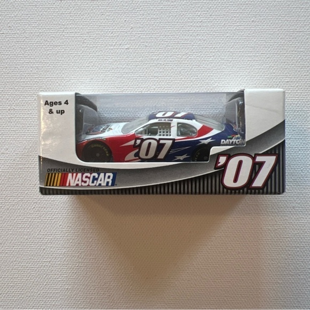 New Daytona‎ 500 '07 NASCAR Diecast Car 1:64 Elliott Sadler Ford (A3) - Picture 4 of 6